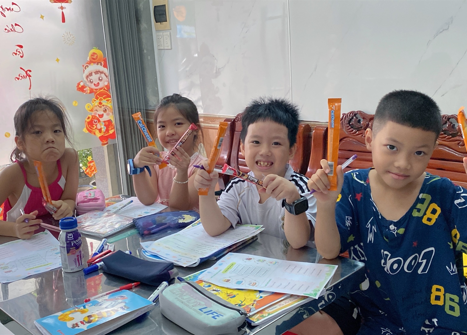 Học sinh trong lớp tiếng Anh